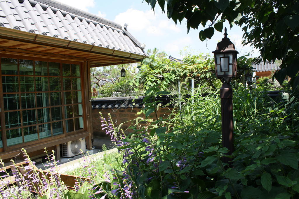 Dukmanjae Hotel Jeonju Exterior foto